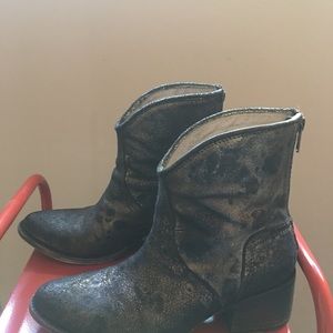 Free Bird Peak multi colored boots Size 8